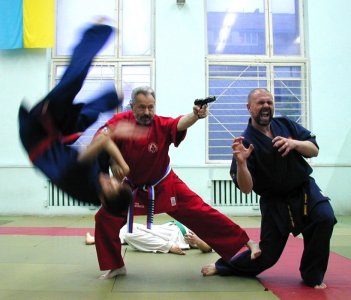 Grandmaster Yuriy Kostrov in action.