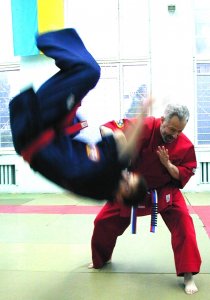 Grandmaster Yuriy Kostrov. Throw.