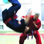 Grandmaster Yuriy Kostrov. Throw.